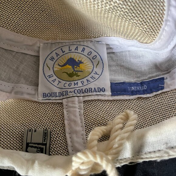 Wallaroo Vineyard wide brim bucket style sun hat - black w/ white mesh panel - Picture 7 of 10